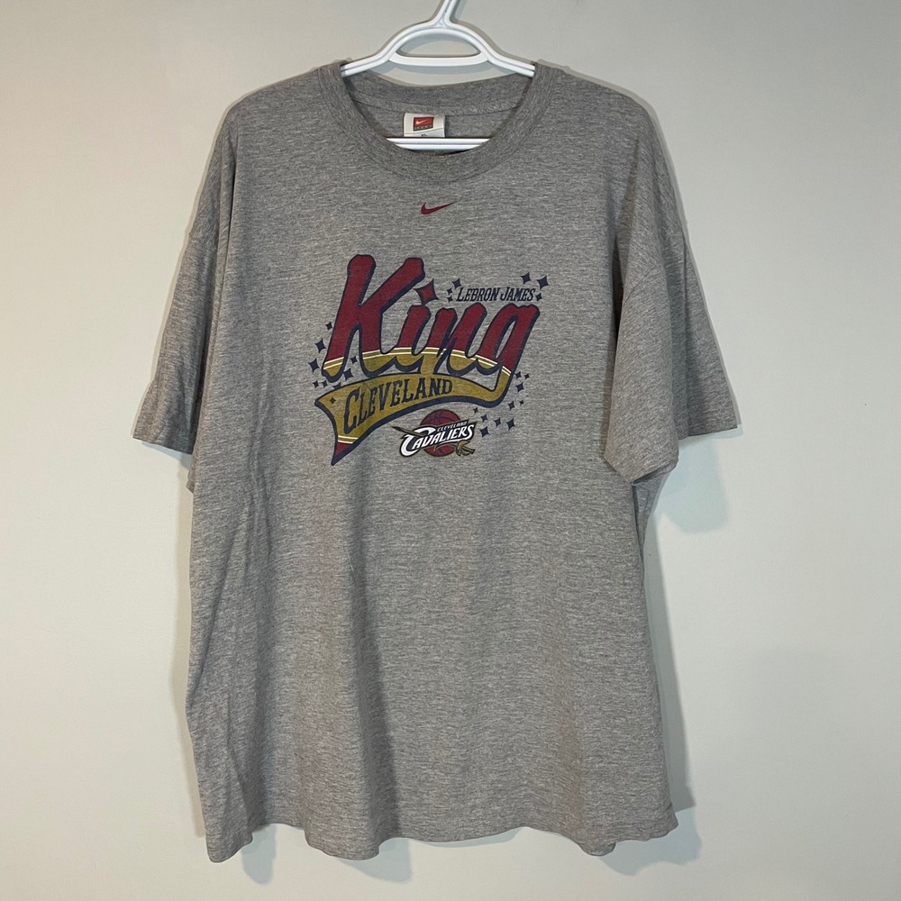 VTG Nike LeBron Jamesโ Cleveland Cavaliers King T-Shirt Gray XL Ctr Swoosh HOLE